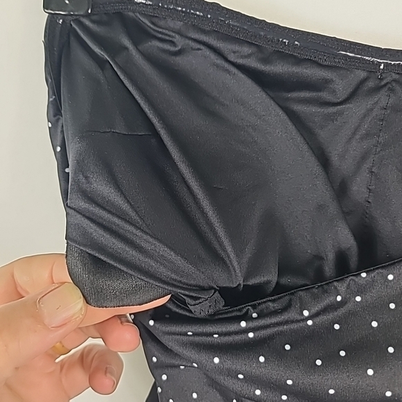 NEW ASOS DESIGN Women's One Piece Black & White Spot Bandeau Swimsuit Sz 6 US - Picture 7 of 9
